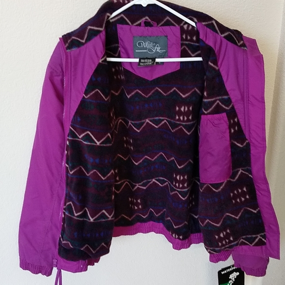 Vintage Brand New wWhite Fir brand ski jacket - Picture 2 of 6